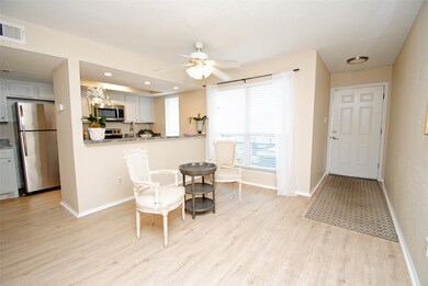 Natural light flow thru inviting open Kitchen, Din