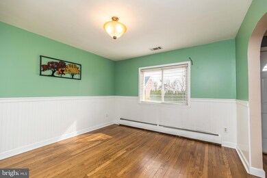 729 Fernwood St, Bethlehem, PA 18018 - photo 4