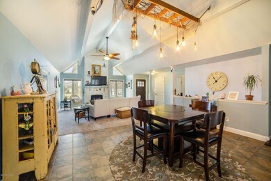 13364OakCrest_10
