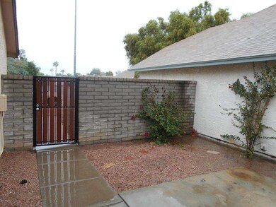 Private entrance from front yard