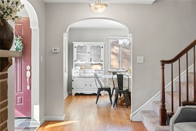 977 Crest Ln, Carnegie, PA 15106 - photo 5