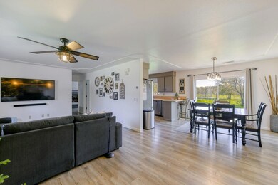 5253 Debbie Ln, Redding, CA 96002 - photo 4