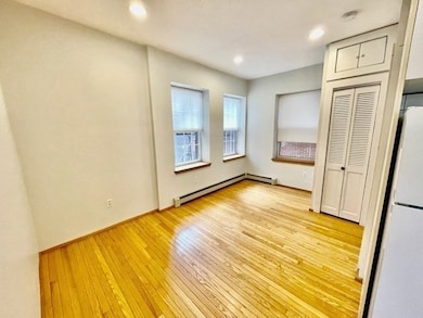 15 Thacher Ct unit 2, Boston, MA 02113 - photo 3