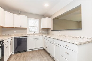 1253 E 33rd Ct, Des Moines, IA 50317 - photo 7