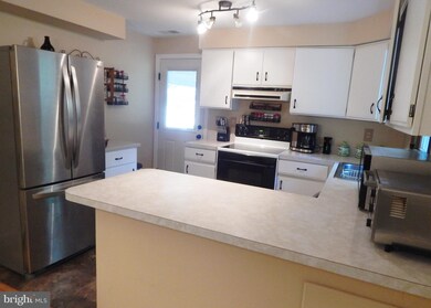 221 Sharon Dr, Lusby, MD 20657 - photo 4