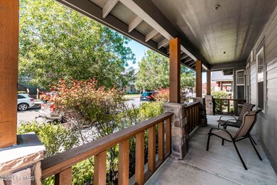 27_Exterior_high_3712311