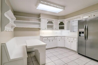 LARGE KITCHEN WITH BUILTINS