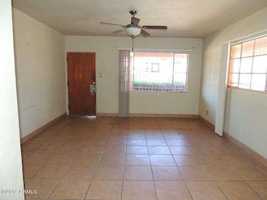 LIVING ROOM (1)