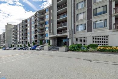 Chapel Hill East Condominiums unit 217, Framingham, MA 01702 - photo 2