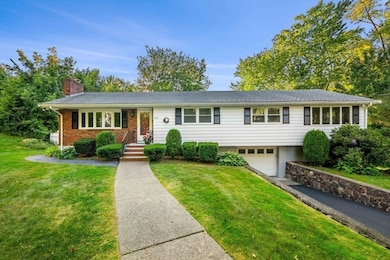 442 Pearl St, Reading, MA 01867 - photo 3