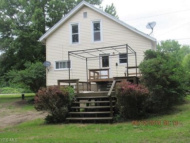 Three tiered deck in rear  area for canopy