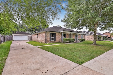 317 W Castle Harbour Dr, Friendswood, TX 77546 - photo 4