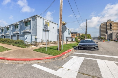 Townhome Just 2 Blocks from UTMB!
Perfect for stu