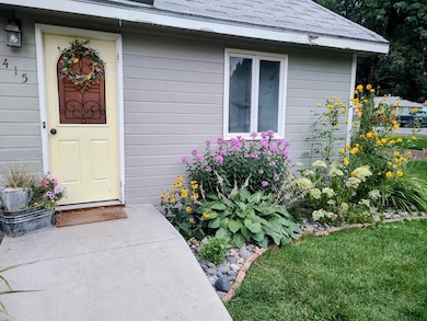 415 Holdrege Ave, Basin, WY 82410 - photo 3