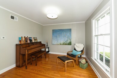 Fantastic flexible room - music room/den/guest roo