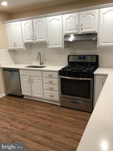 10074 Oakton Terrace Rd, Oakton, VA 22124 - photo 4