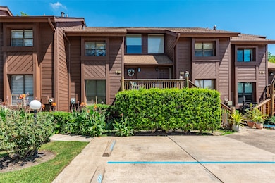 723 Davis Rd, League City, TX 77573 - photo 3