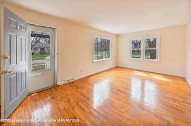 517 N Dexter Dr, Lansing, MI 48910 - photo 3