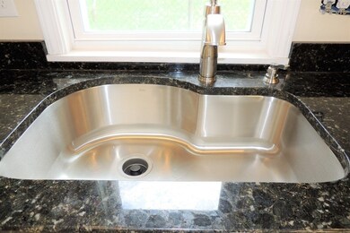 30 Massasoit St, Springfield, MA 01107 - photo 5