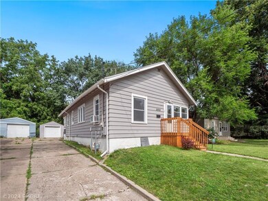 2004 Lay St, Des Moines, IA 50317 - photo 2
