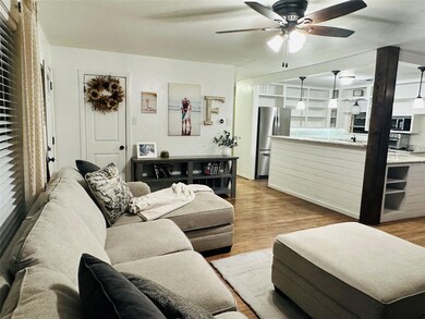 1301 N Howeth St, Gainesville, TX 76240 - photo 5