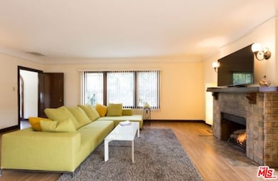 611 N Beachwood Dr, Los Angeles, CA 90004 - photo 3