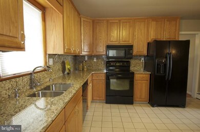 11914 Skylark Rd, Clarksburg, MD 20871 - photo 2