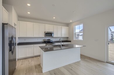 3078 Gladstone Ave Kitchen