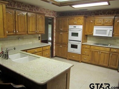 1305 1305 Wimbledon Dr, Tyler, TX 75703 - photo 5