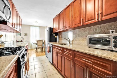 The Linda unit 2J, Bayside, NY 11361 - photo 2