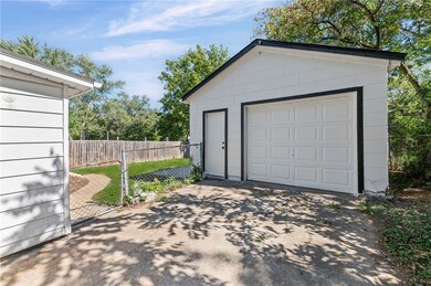 1503 N Mccoy St, Independence, MO 64050 - photo 3