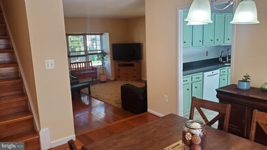 2365 Hunters Square Ct, Reston, VA 20191 - photo 3