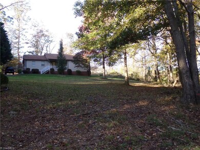 1062 Cannon Heights Dr, Asheboro, NC 27205 - photo 2