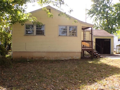 737 Charbonier Rd, Florissant, MO 63031 - photo 2