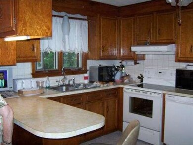 7 Hemlock Ave, Methuen, MA 01844 - photo 4