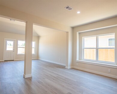 2521 Grace St, Bay City, TX 77414 - photo 4