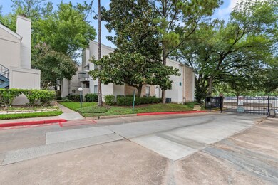 7900 N Stadium Dr unit 32, Houston, TX 77030 - photo 2