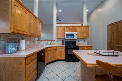 326 Chatham Rd, Circleville, OH 43113 - photo 4