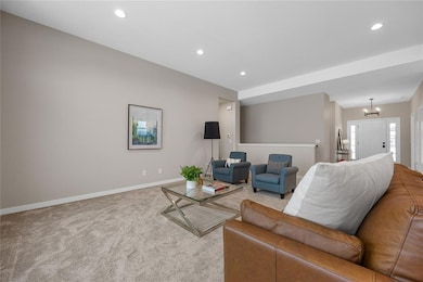 5586 Meadow Grass Cir SE, Cedar Rapids, IA 52403 - photo 4