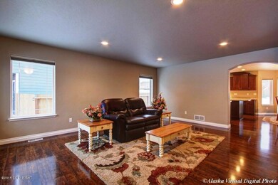 LR w/Brazilian Tigerwood Laminate Floor