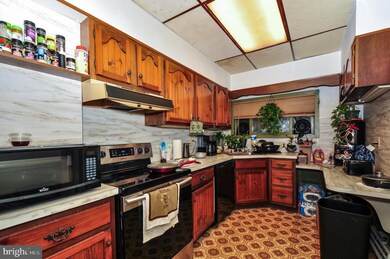 1050 Pike St, Reading, PA 19604 - photo 4