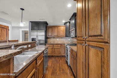 7-web-or-mls-866-w-carving-edge-ct