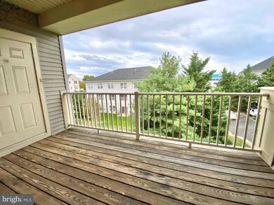 11338 Westbrook Mill Ln unit 303, Fairfax, VA 22030 - photo 2