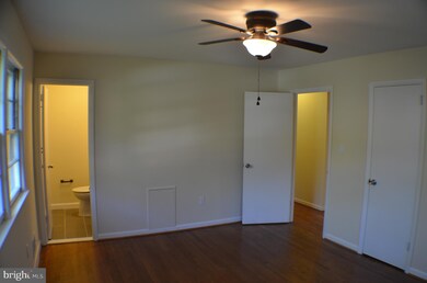 1307 Shady Glen Dr, District Heights, MD 20747 - photo 7