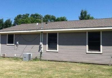 125 Del Rio Rd, Carpentersville, IL 60110 - photo 2