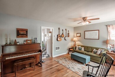 1090 13th Ave SW, Albany, OR 97321 - photo 4