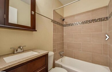 Bathroom with toilet, bathtub / shower combinatio