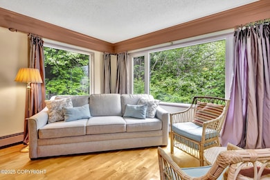 End Unit With Additional Windows!