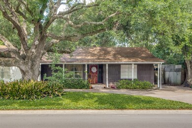 408 Baker Dr, Tomball, TX 77375 - photo 2