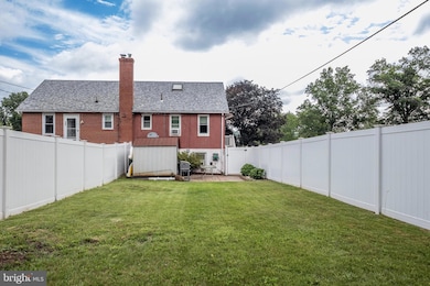 462 Penn St, Pennsburg, PA 18073 - photo 2